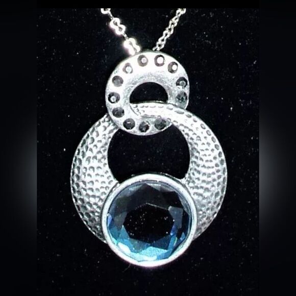 Lia Sophia Kiam Family Collection "Caleigh" Pendant Necklace, Cut Crystals, NWOT - Picture 1 of 10